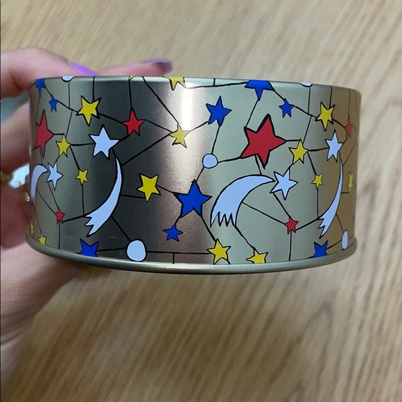 L’OCCITANE • 2018 Holiday Special Edition Tin Box - Picture 2 of 5